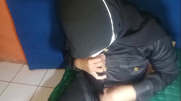 Satpam Cewek Sange, Colmek Sendiri Sampe Muncrat Banjir
