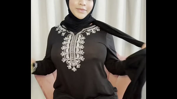 Yasmina Khan, Si Arab Nakal, Mainin Kontol Karetnya Pas Bulan Puasa, Bikin Basah Sendiri.