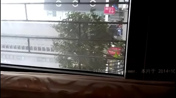 中国人浩哥干闺蜜饭桌约炮实录