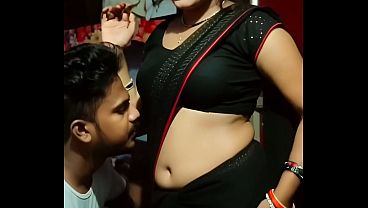 Desi Bhabhi Saree Navel Romance, Bikin Ngilu Pengen Jilat Pusar Basahnya