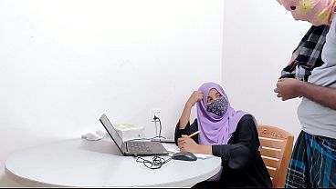 Bankir Hijab Montok Dientot Petani Kampung, Desi Chudai Panas
