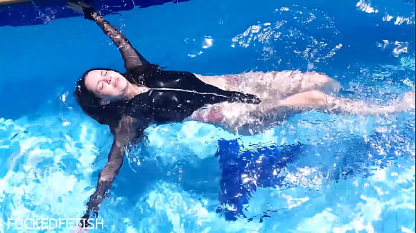 Bikin Jessica Bunny Telanjang Di Dalam Air, Basah Kuyup Dan Siap Digoyang.