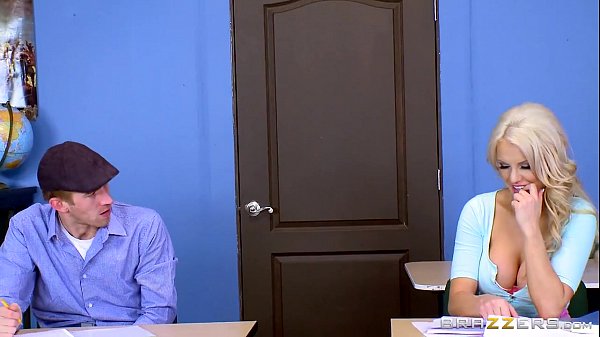 Ibu Guru Kenzie Taylor, Toket Gede Goyang Di Kelas, Bikin Murid Tegang Semua.