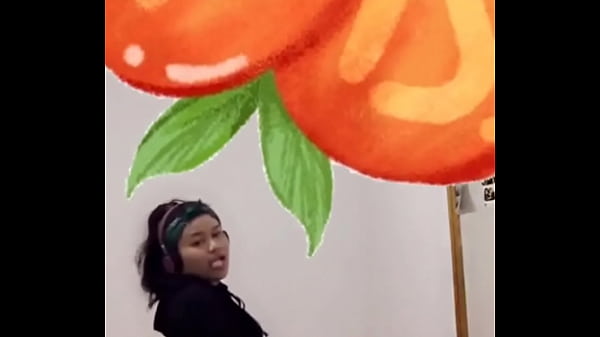 Tarian Pantat Indonesia Yang Bikin Muncrat Air Liur