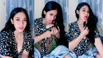 Kak Lovely Si Cantik Jilat Toket Mangga, Bikin Basah.