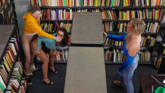 Perpustakaan Nakal Kena Kontol Mahasiswa, Minta Ampun Saking Nikmatnya