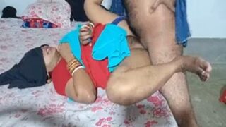 Video Mesum Desi: Cowok Bihari Ngewein Istri Temennya Yang Montok Banget