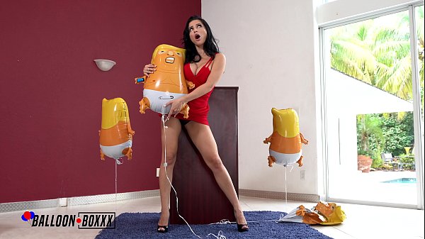 Ngentot Bareng Crystal Rush, Mami Rusia Sange Gede Nungging Di Balon Trump