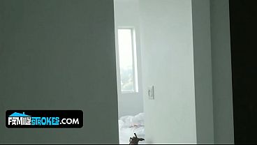 Blonde Montok Kakak Tiri Daisy Stone Nampung Crot-an Adik Tiri Yang Horny