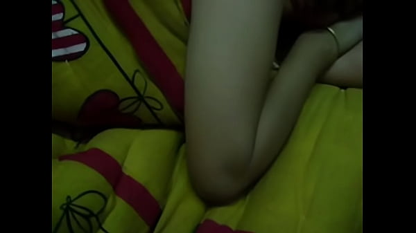 Desi Bhabhi Lagi Main-main Sama Tetangga, Nafsu Panas Di Kamar Belakang.