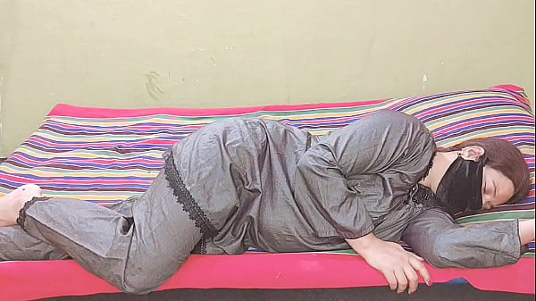 Bhabhi Pakistan Digebug Keras Kencang Gaya Doggy, Suara Desi Hindi Bikin Makin Panas