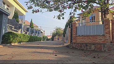 Astaga, Mama Arab Ngocehin Memeknya Di Luar Rumah Deket Jalan Raya
