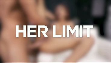 Cewek Asia Langsing Dengan Lingeri Pink… Diminyaki Dan Ditembak Di Pantatnya Dengan Keras