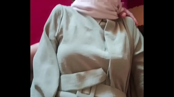 Saudari Tiri Berhijab Digenjot Hot Pas Momen Lebaran