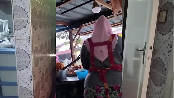 Ibu-ibu Muslim Montok Sange Pengen Digenjot