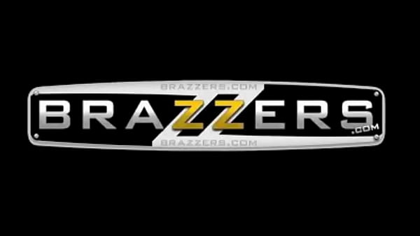 Brazzers, Bintang Porno, Toket Gede Banget Bikin Ngilu