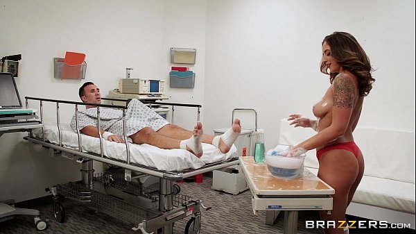 Brazzers – Layla London Mandiin Badan Sambil Mainin Titit